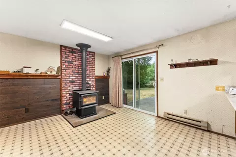 Living - 341 Frogner Rd, Chehalis, WA 98532 photo 4 of 4