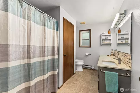Bath - 341 Frogner Rd, Chehalis, WA 98532 photo 2 of 3