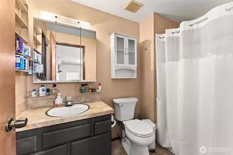 Bath - 341 Frogner Rd, Chehalis, WA 98532 photo 1 of 3