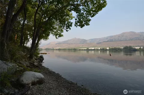 3710 Stayman Flats Rd, Chelan, WA 98816
