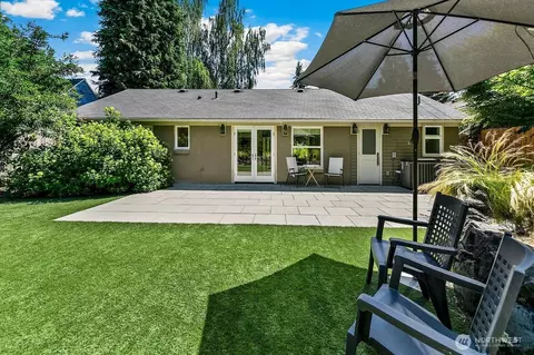 8623 30th Ave NE, Seattle, WA 98115
