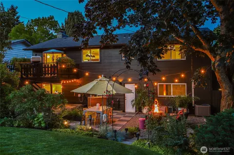 8837 34th Ave SW, Seattle, WA 98126