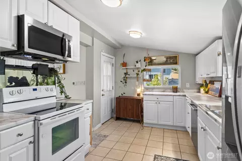 Kitchen - 3827 High St, Everett, WA 98201 photo 2 of 2