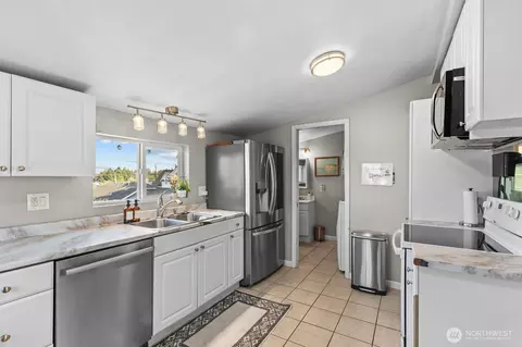 Kitchen - 3827 High St, Everett, WA 98201 photo 1 of 2