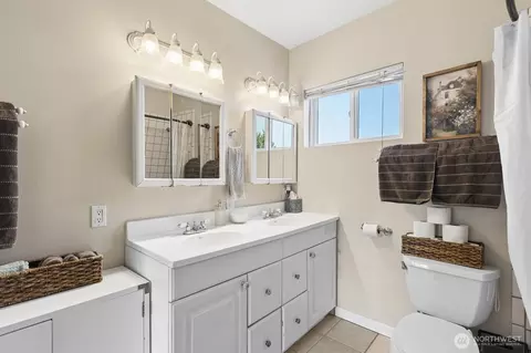 Bath - 3827 High St, Everett, WA 98201 photo 2 of 3