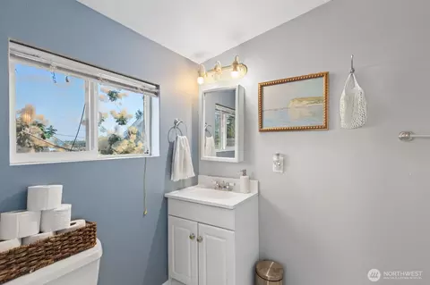 Bath - 3827 High St, Everett, WA 98201 photo 1 of 3