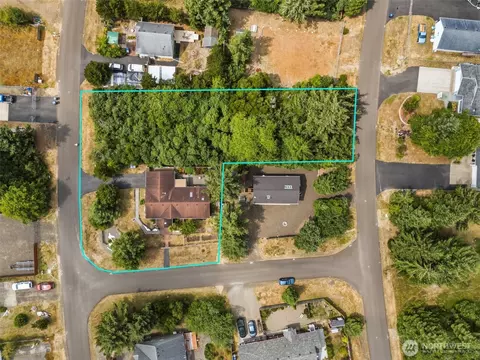 700 Island Cir SE, Ocean Shores, WA 98569