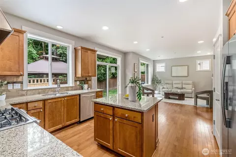 17023 NE 120th St, Redmond, WA 98052