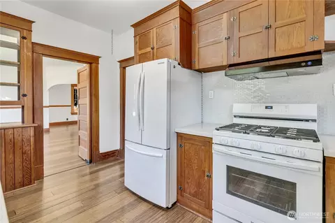 Kitchen - 401 Varner Ave SE, Orting, WA 98360 photo 3 of 3