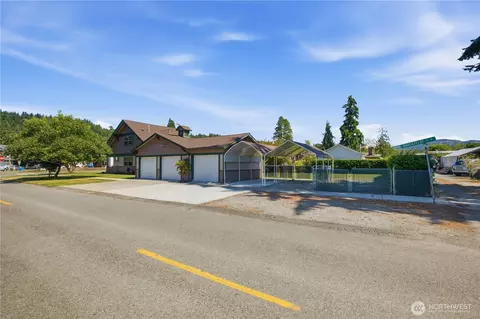 Exterior - 401 Varner Ave SE, Orting, WA 98360 photo 8 of 8