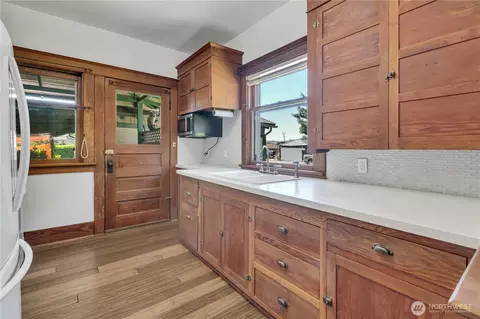 Kitchen - 401 Varner Ave SE, Orting, WA 98360 photo 1 of 3