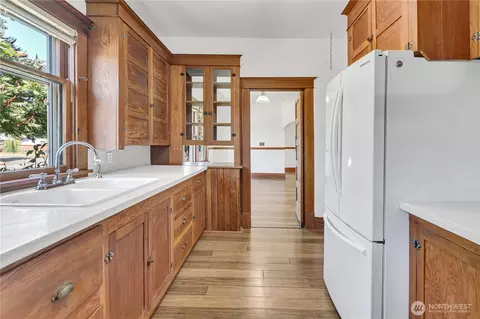 Kitchen - 401 Varner Ave SE, Orting, WA 98360 photo 2 of 3