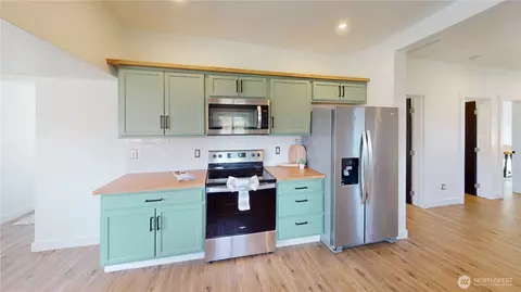 Kitchen - 5502 Chuckanut, Bow, WA 98232 photo 5 of 5