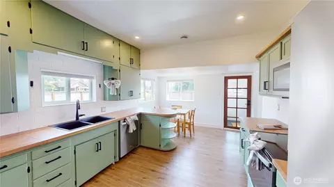 Kitchen - 5502 Chuckanut, Bow, WA 98232 photo 1 of 5