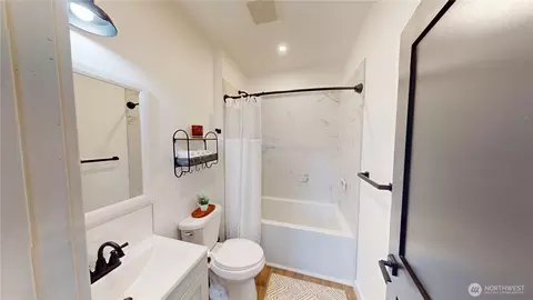 Bath - 5502 Chuckanut, Bow, WA 98232 photo 3 of 4