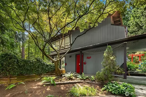 11469 Kallgren Rd NE, Bainbridge Island, WA 98110