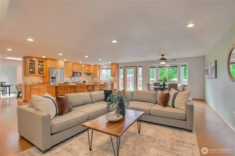 Living - 3450 Garland Pl, Enumclaw, WA 98022 photo 4 of 4