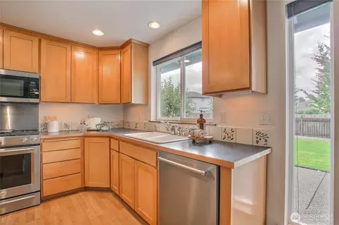 Kitchen - 3450 Garland Pl, Enumclaw, WA 98022 photo 2 of 5