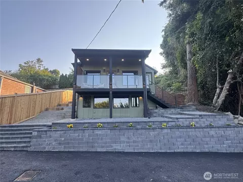 4015 Burton Pl W, Seattle, WA 98199