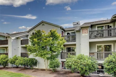 6700 NE 182nd St #B202, Kenmore, WA 98028