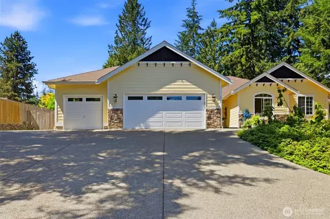8424 Cirque Dr W, University Place, WA 98467