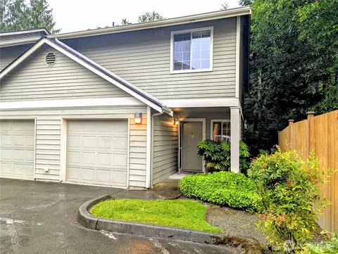 Exterior - 9825 18th Ave W #E4, Everett, WA 98204 photo 2 of 3