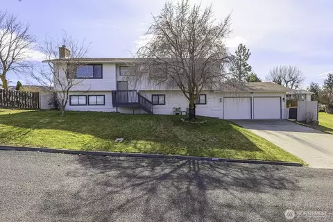 32 Diamond St, Electric City, WA 99123