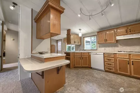 Kitchen - 17308 Woodcrest Dr NE, Bothell, WA 98011 photo 1 of 4