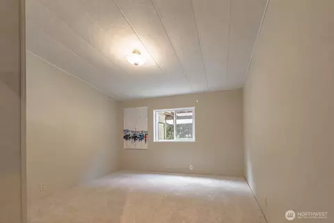 Bedroom - 17308 Woodcrest Dr NE, Bothell, WA 98011 photo 2 of 2