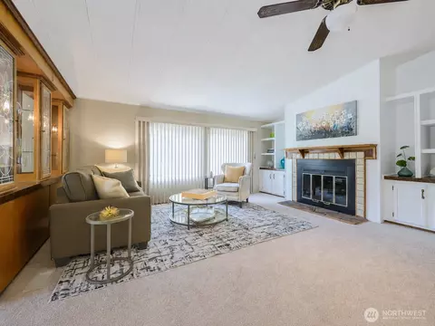 Living - 17308 Woodcrest Dr NE, Bothell, WA 98011 photo 3 of 6