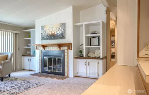 Living - 17308 Woodcrest Dr NE, Bothell, WA 98011 photo 5 of 6