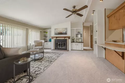 Living - 17308 Woodcrest Dr NE, Bothell, WA 98011 photo 2 of 6
