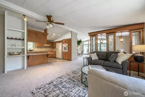 Living - 17308 Woodcrest Dr NE, Bothell, WA 98011 photo 4 of 6