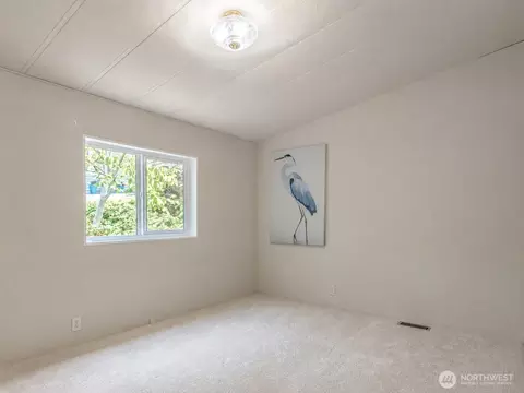 Bedroom - 17308 Woodcrest Dr NE, Bothell, WA 98011 photo 1 of 2