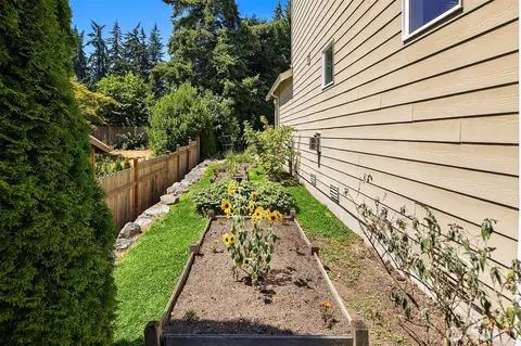 Exterior - 26 Meadow Pl SE, Everett, WA 98208 photo 8 of 8