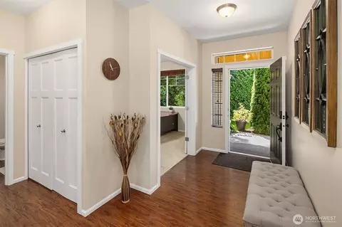 Entry Way - 26 Meadow Pl SE, Everett, WA 98208 photo 2 of 2