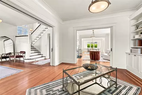 Entry Way - 1111 Bellevue Pl E, Seattle, WA 98102 photo 3 of 4