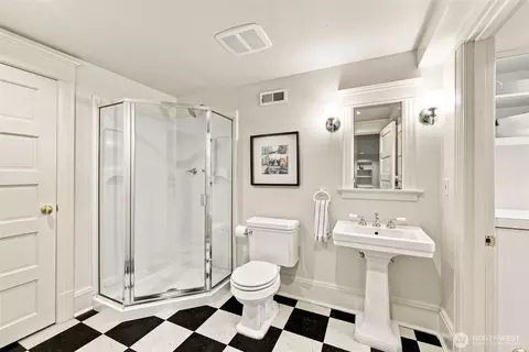 Bath - 1111 Bellevue Pl E, Seattle, WA 98102 photo 6 of 6