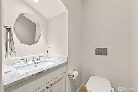 Bath - 1111 Bellevue Pl E, Seattle, WA 98102 photo 1 of 6