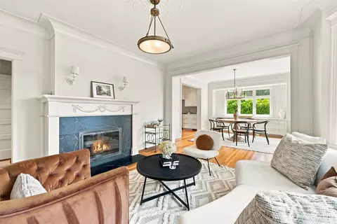 Living - 1111 Bellevue Pl E, Seattle, WA 98102 photo 3 of 5