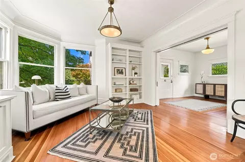 Living - 1111 Bellevue Pl E, Seattle, WA 98102 photo 2 of 5