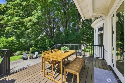 Exterior - 1111 Bellevue Pl E, Seattle, WA 98102 photo 6 of 7