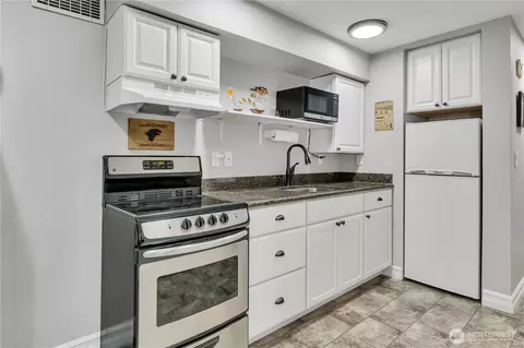 Kitchen - 23312 54th St E, Buckley, WA 98321 photo 4 of 4