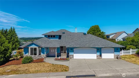 2175 SW Rock Rose Dr, Oak Harbor, WA 98277