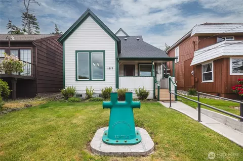 1517 6th St, Anacortes, WA 98221