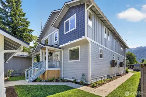 324 E 2nd St #B, North Bend, WA 98045