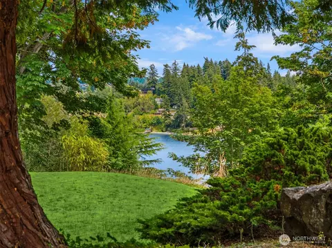 3731 NW Phinney Bay Dr, Bremerton, WA 98312