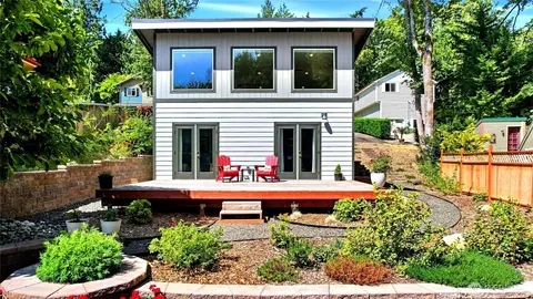 7237 NE Winfred St, Suquamish, WA 98392