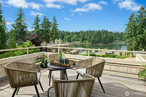 601 Winslow Way W, Bainbridge Island, WA 98110