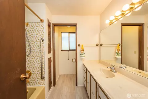 Bath - 2129 W Sequim Bay, Sequim, WA 98382 photo 2 of 4